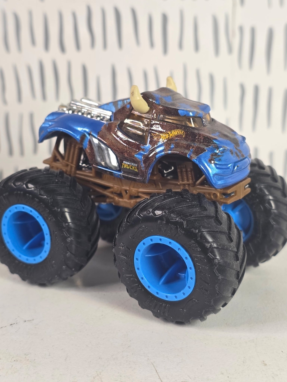 Hot Wheels Monster Trucks Steer Clear Bull GBT29 Loose Thailand